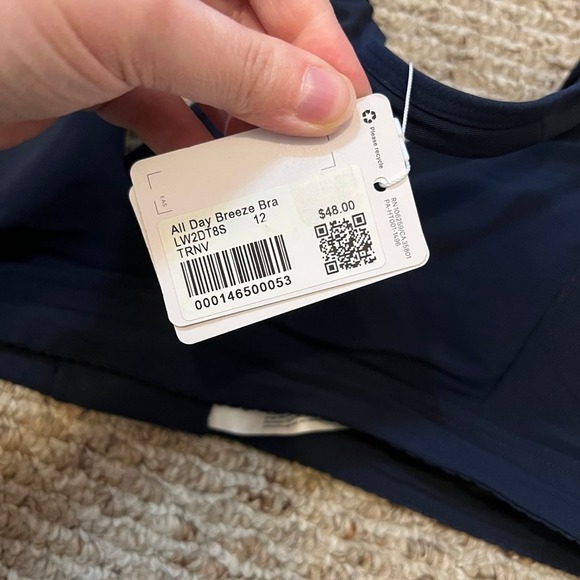 NWT lululemon all day breeze bra - Picture 3 of 4